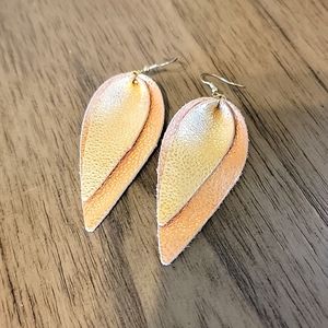 NWOT Plunder Earrings